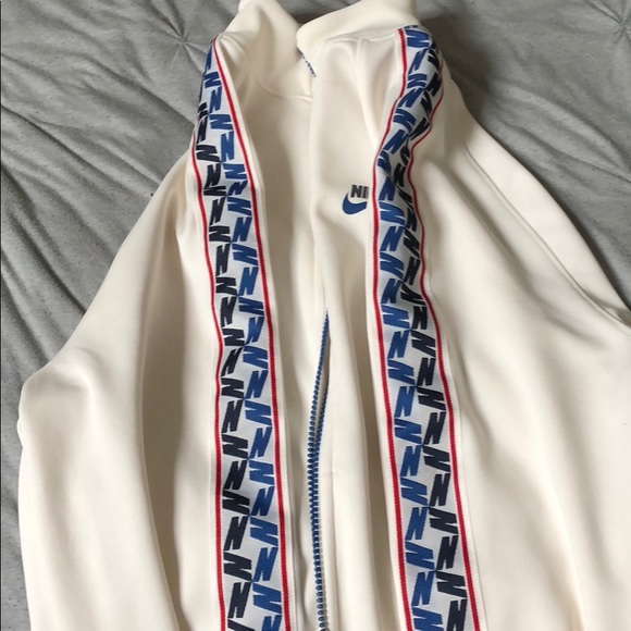 Nike jacket - Picture 3 of 7